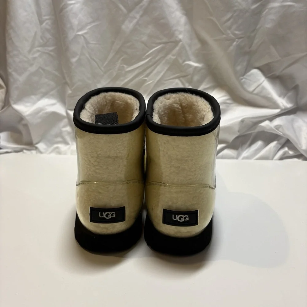 UGG Classic Clear Mini Kid‎ Size 6 Natural/Black Warm Waterproof 1112386K Modern